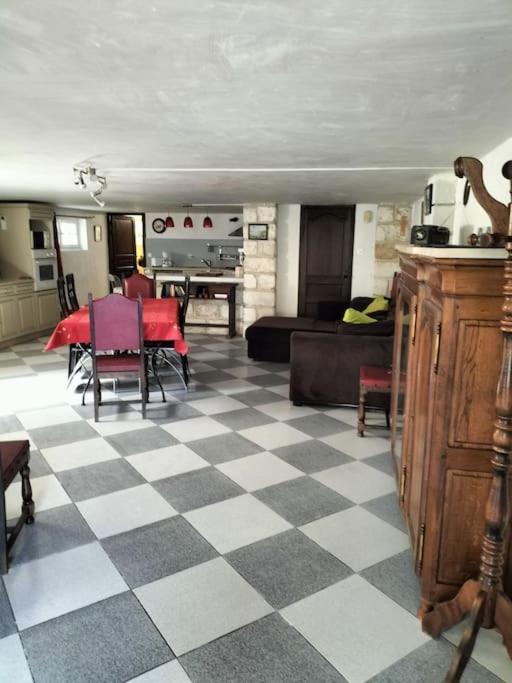 Charmant Appart Avec Jardin Aigues-Mortes Extérieur photo