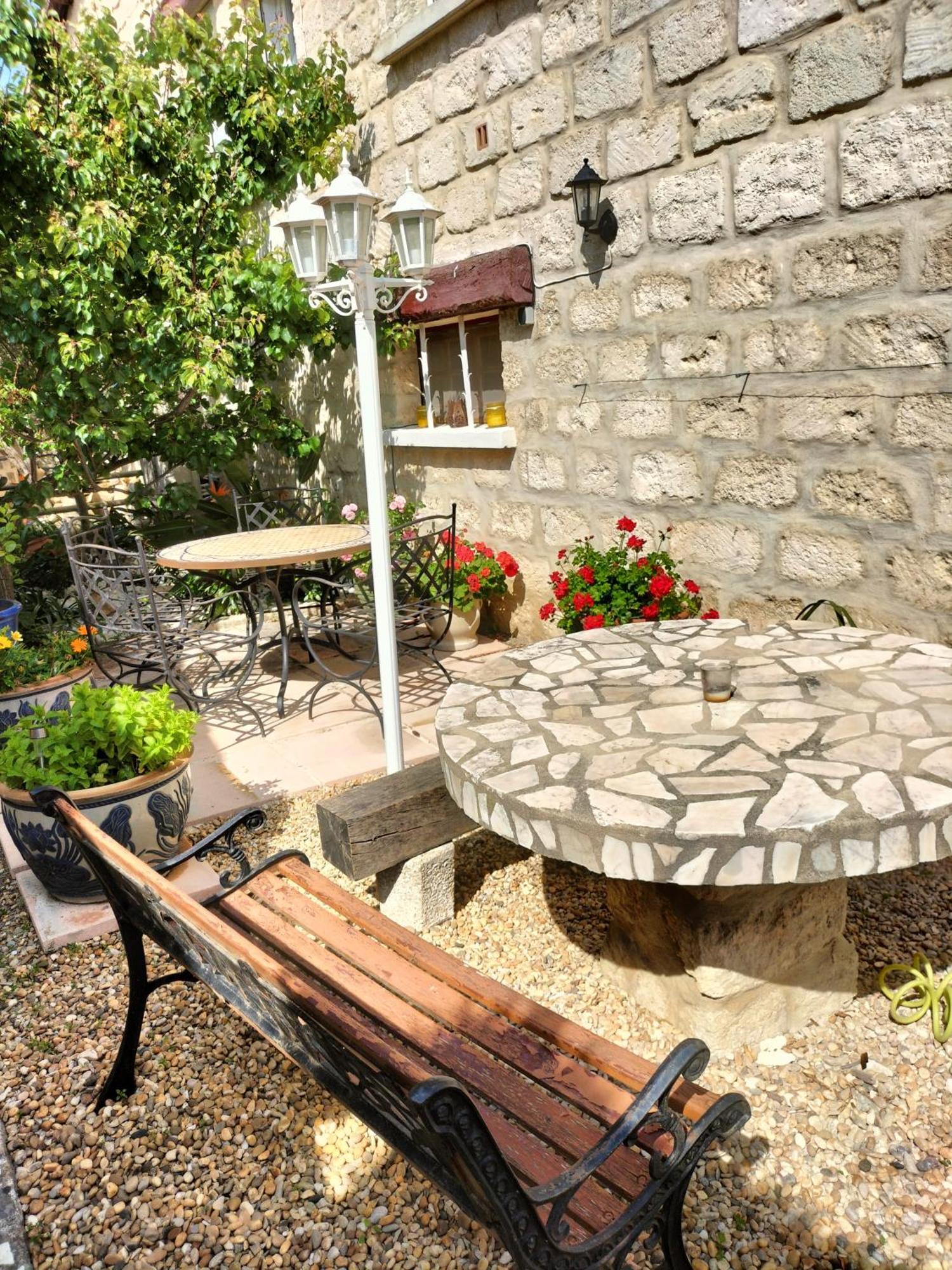 Charmant Appart Avec Jardin Aigues-Mortes Extérieur photo